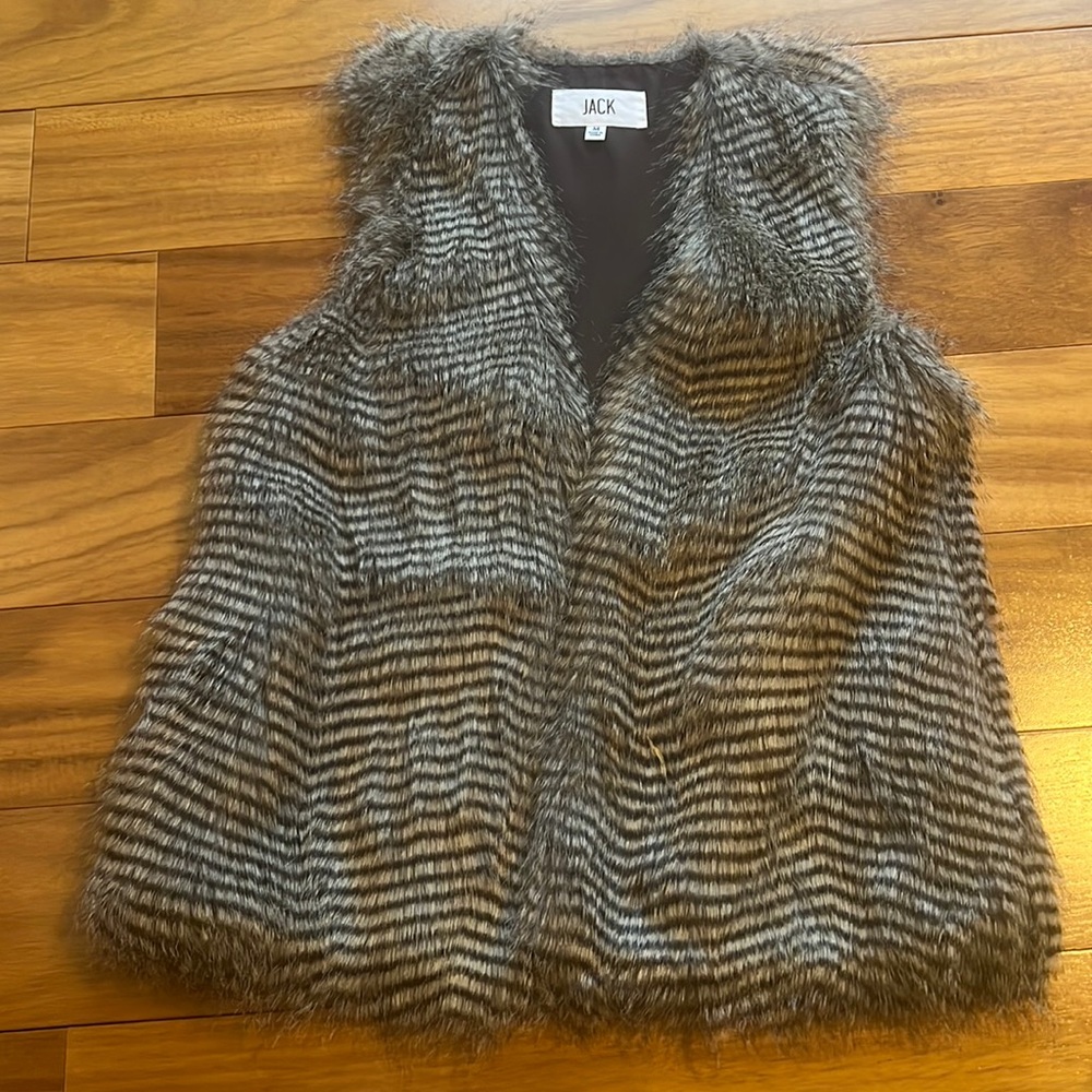 JACK- fur vest!
